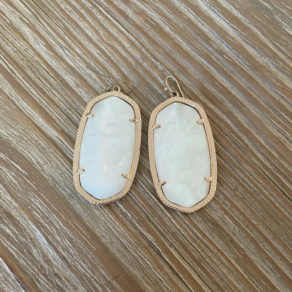 Kendra Scott Elle gold drop earrings in ivory mother of pearl